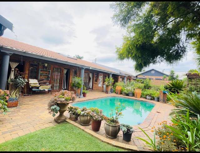 5 BEDROOM HOUSE FOR SALE IN SELCOURT